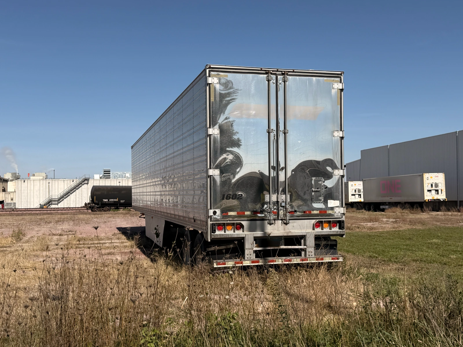 2016 Great Dane Thermo King, Stock 1602, Photographed yard context