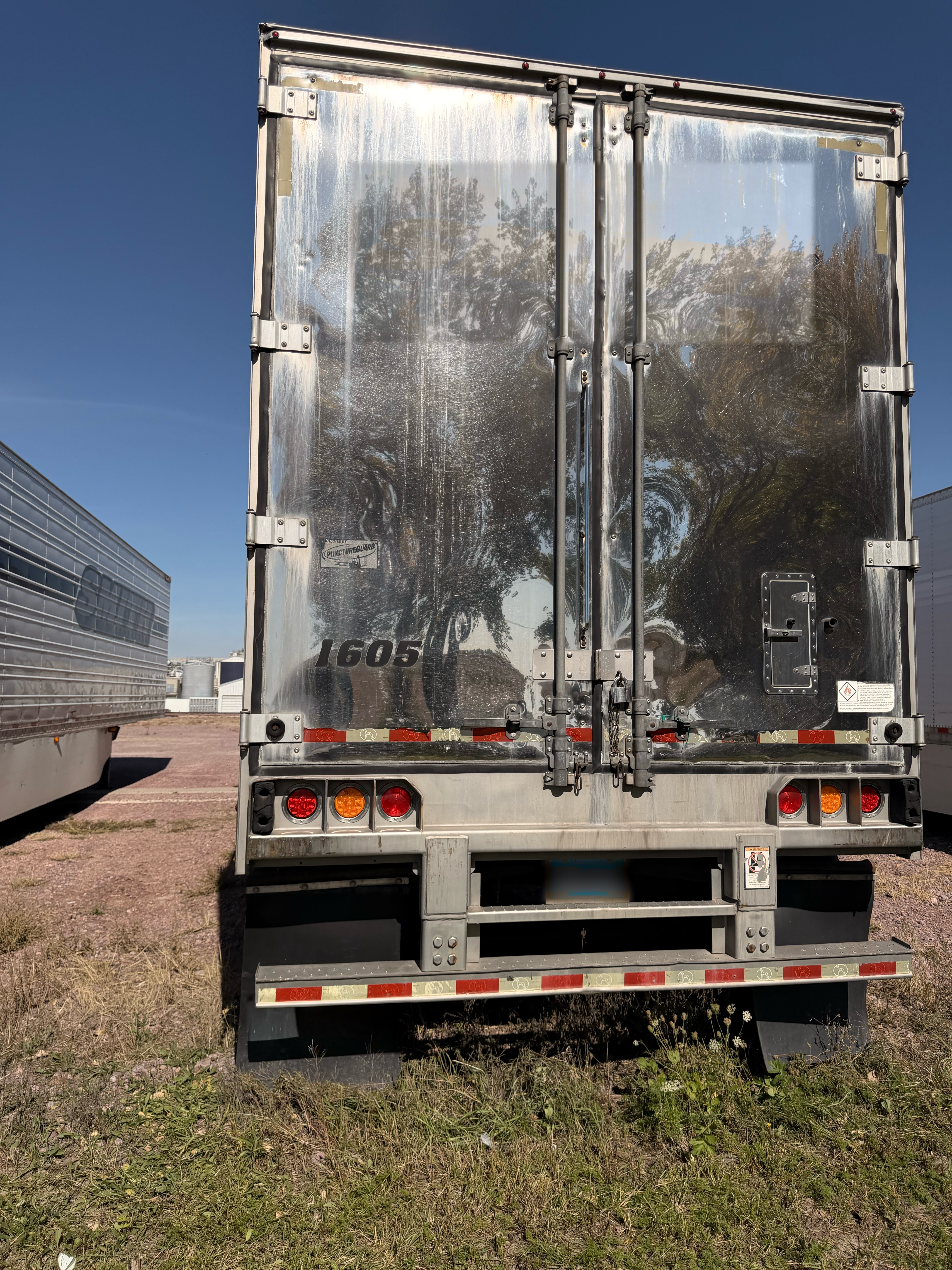 2016 Great Dane Thermo King, Stock 1605, Photographed yard context