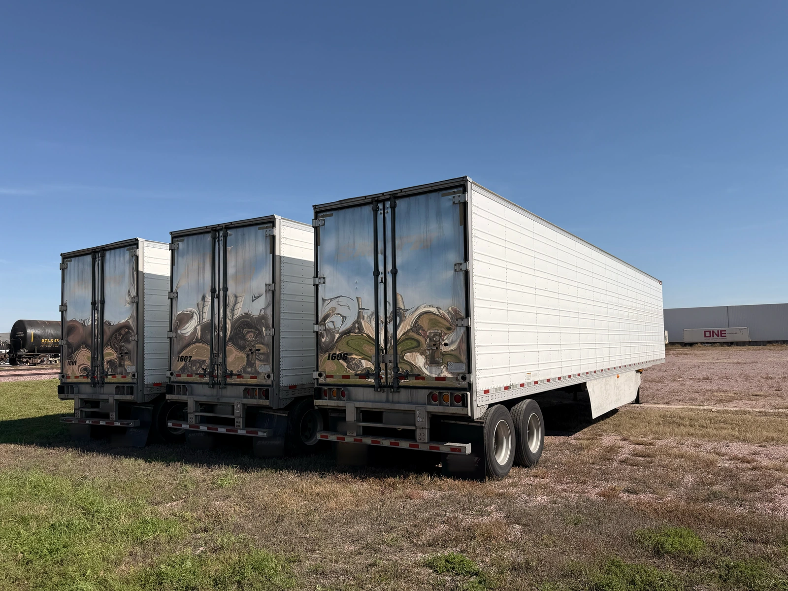 2016 Great Dane Thermo King, Stock 1606, Photographed yard context