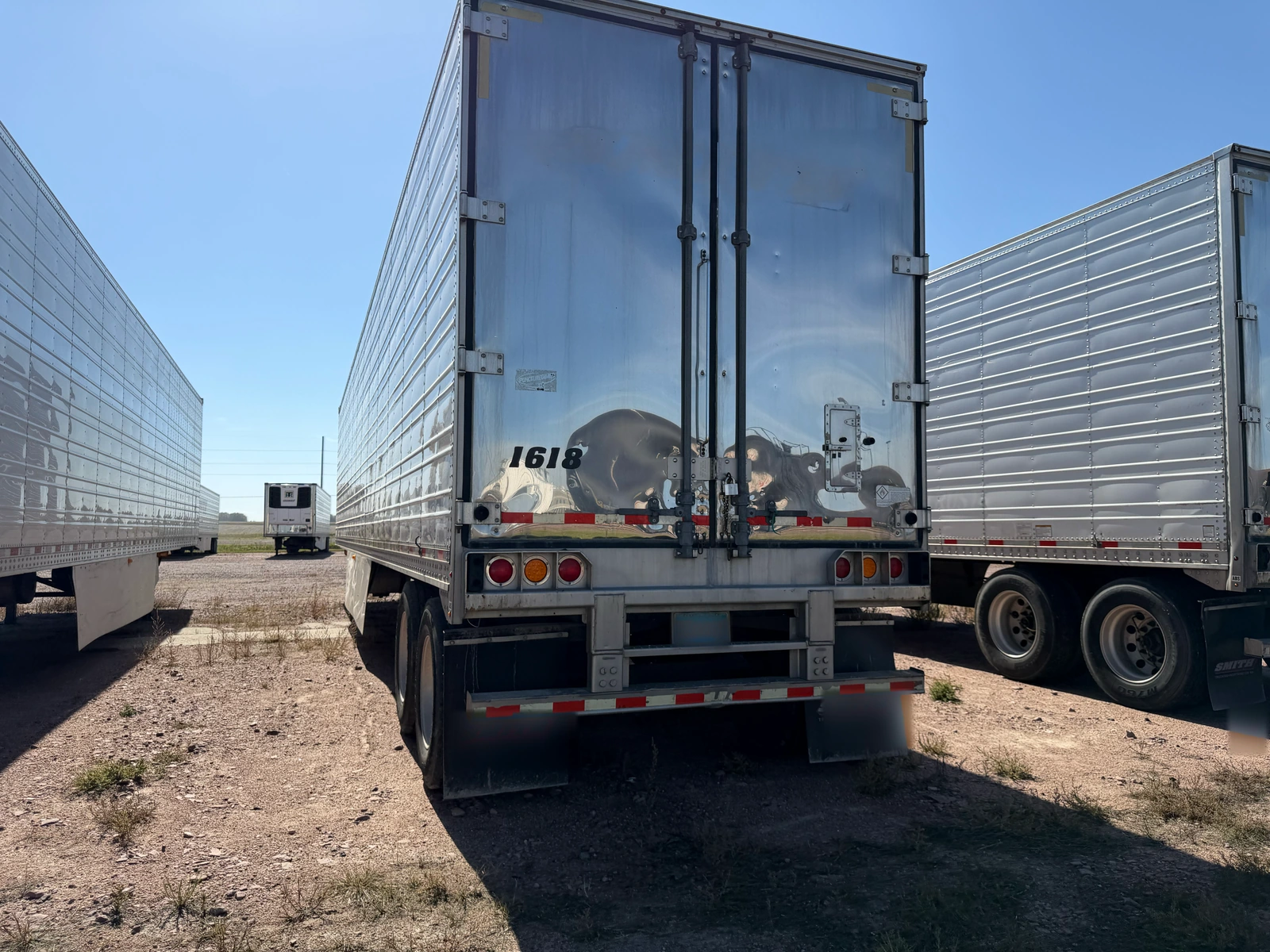 2016 Great Dane Thermo King, Stock 1618, Photographed yard context